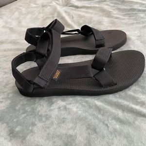 Teva womens size 8 black